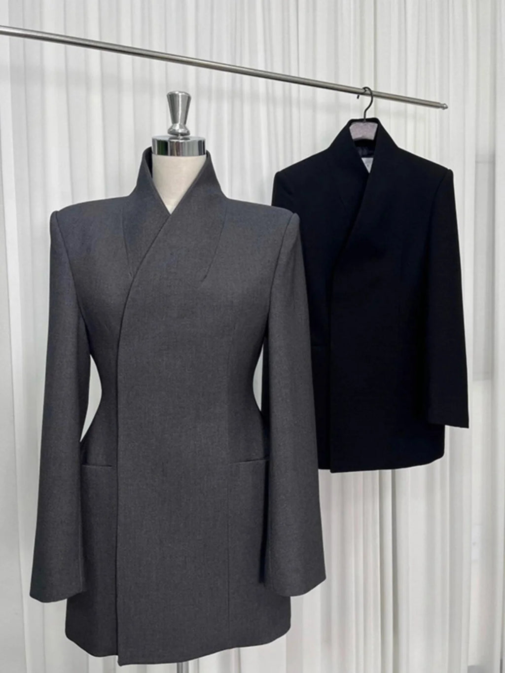 DNBS 2025 Women's Hidden Button Design Sense French Spring Elegant Fashion Lapel Spring New Classic Waist Temperament Suit
