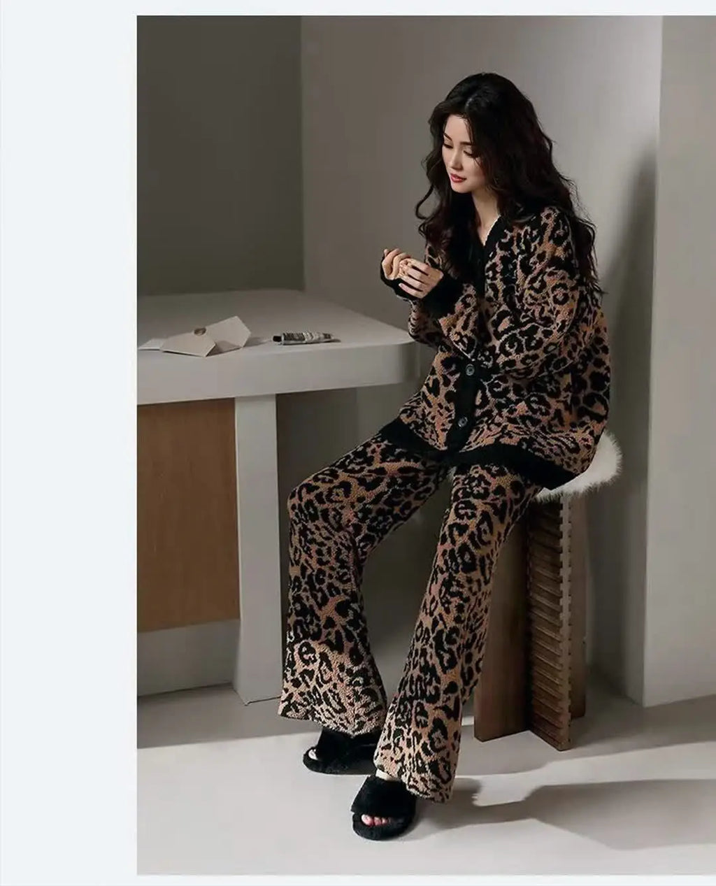 Winter Thickened Fleece Lined Half Velvet Pajamas Women's Home Clothes Set Simple Korean Leopard Print Sleepwear V-neck