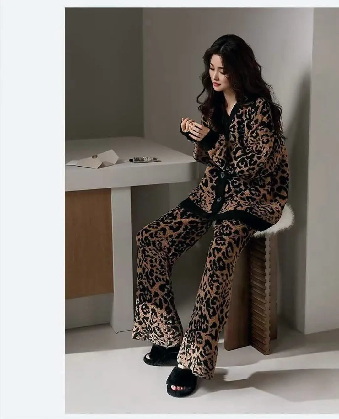 Winter Thickened Fleece Lined Half Velvet Pajamas Women's Home Clothes Set Simple Korean Leopard Print Sleepwear V-neck