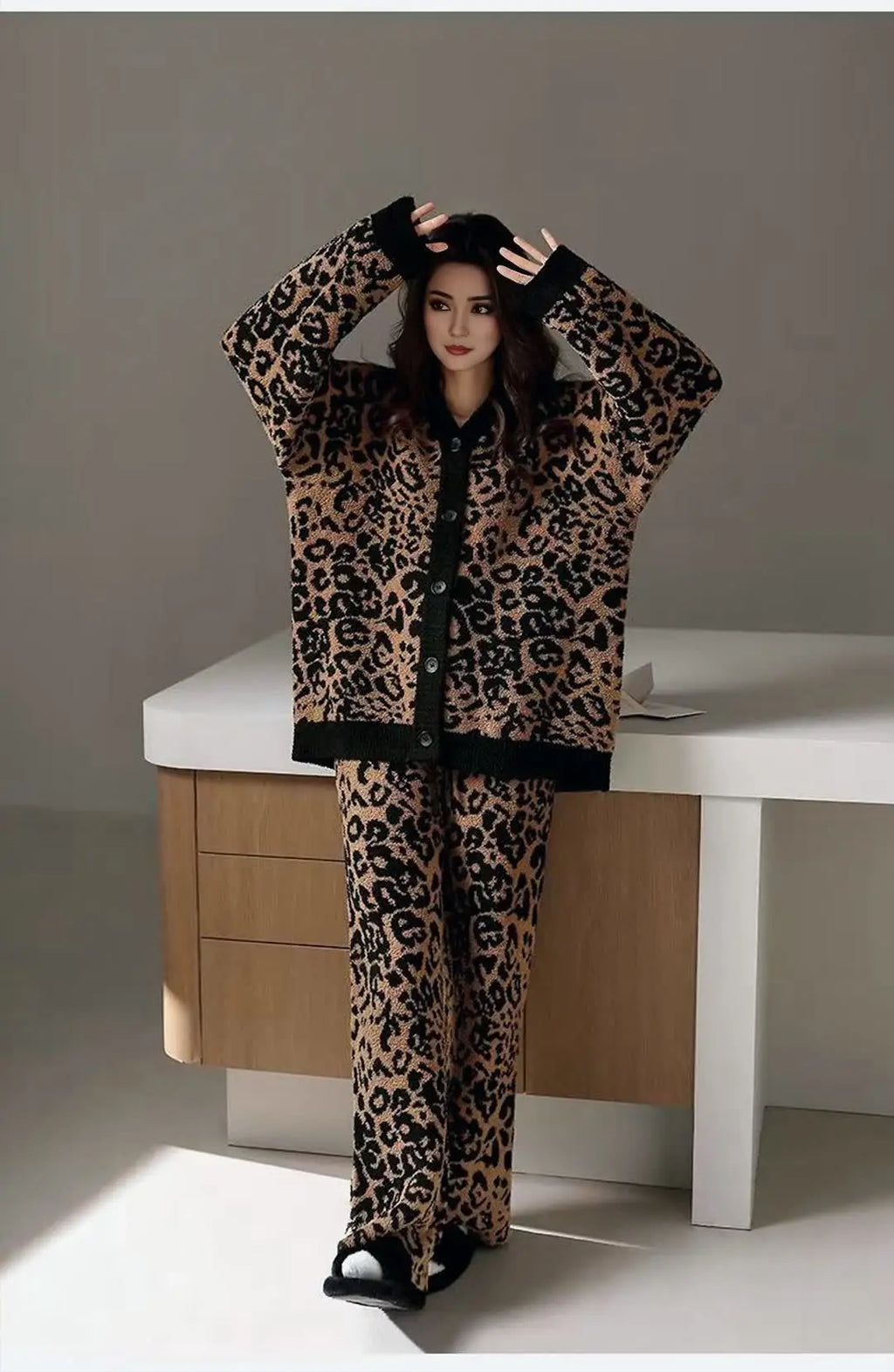Winter Thickened Fleece Lined Half Velvet Pajamas Women's Home Clothes Set Simple Korean Leopard Print Sleepwear V-neck